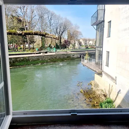 Dom wakacyjny Quai 2 Maison Atypique Au Dessus De L'eau *