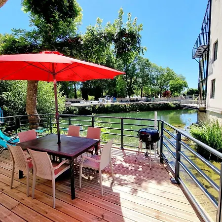 Dom wakacyjny Quai 2 Maison Atypique Au Dessus De L'eau Jarnac