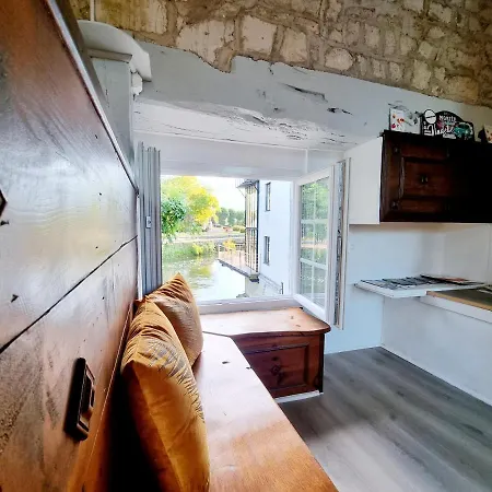 Quai 2 Maison Atypique Au Dessus De L'eau Hébergement de vacances Jarnac